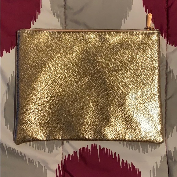 Gold pouch with an L in pink on the front - Picture 2 of 3